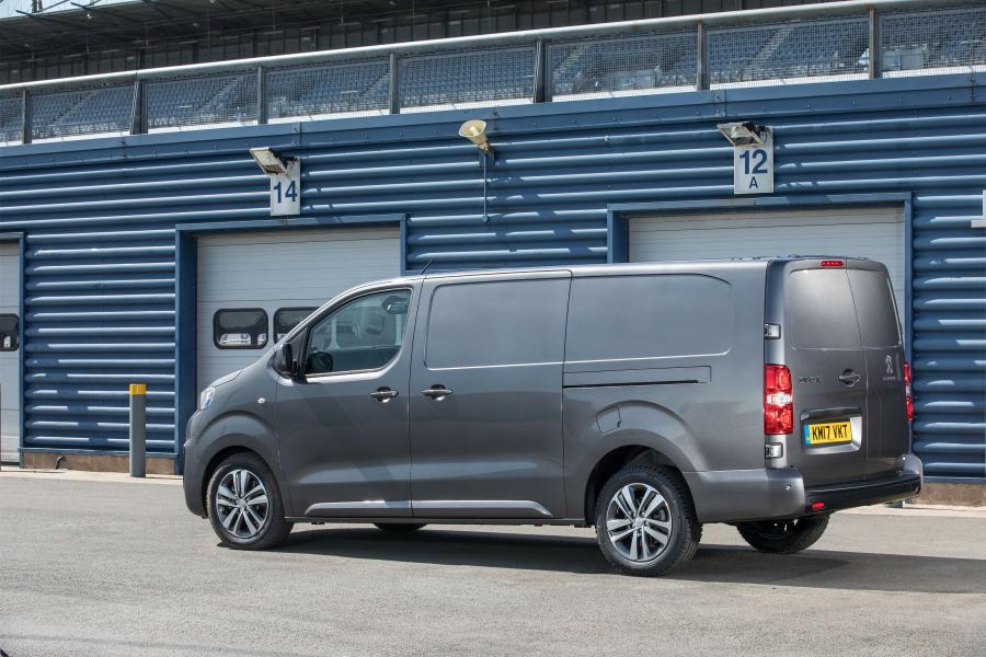  Peugeot Expert Long 2017 года  (UK) (фото 6 из 8)